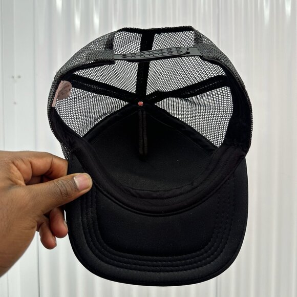 Magen Buys Trucker hat - Picture 6 of 6